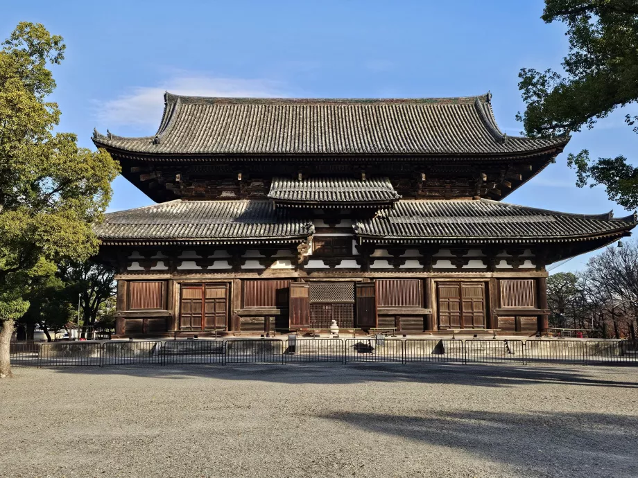 To-ji Temple grounds