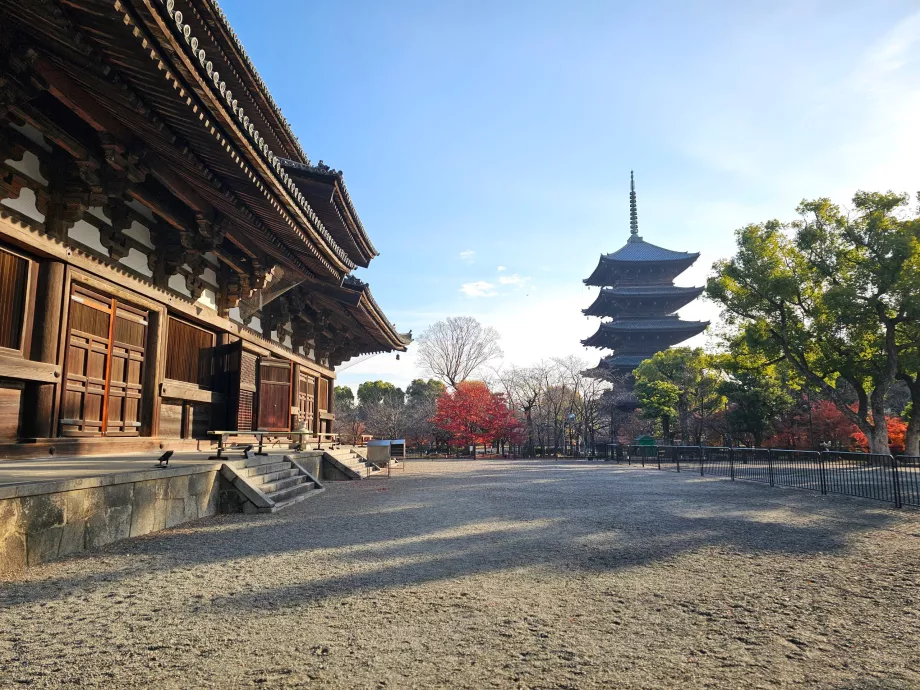 To-ji Temple grounds