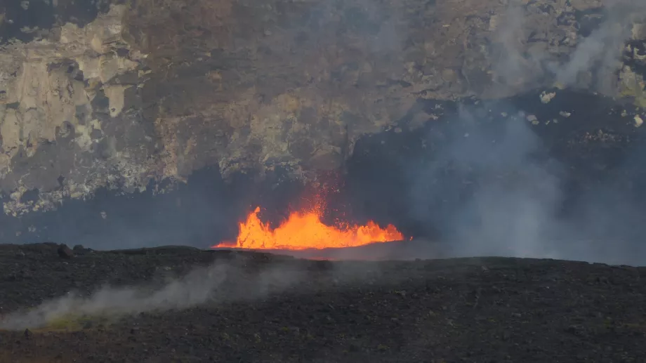 Detail of bubbling lava from the viewpoint
