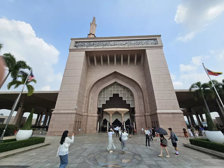 Entrance to the Putra Mosque