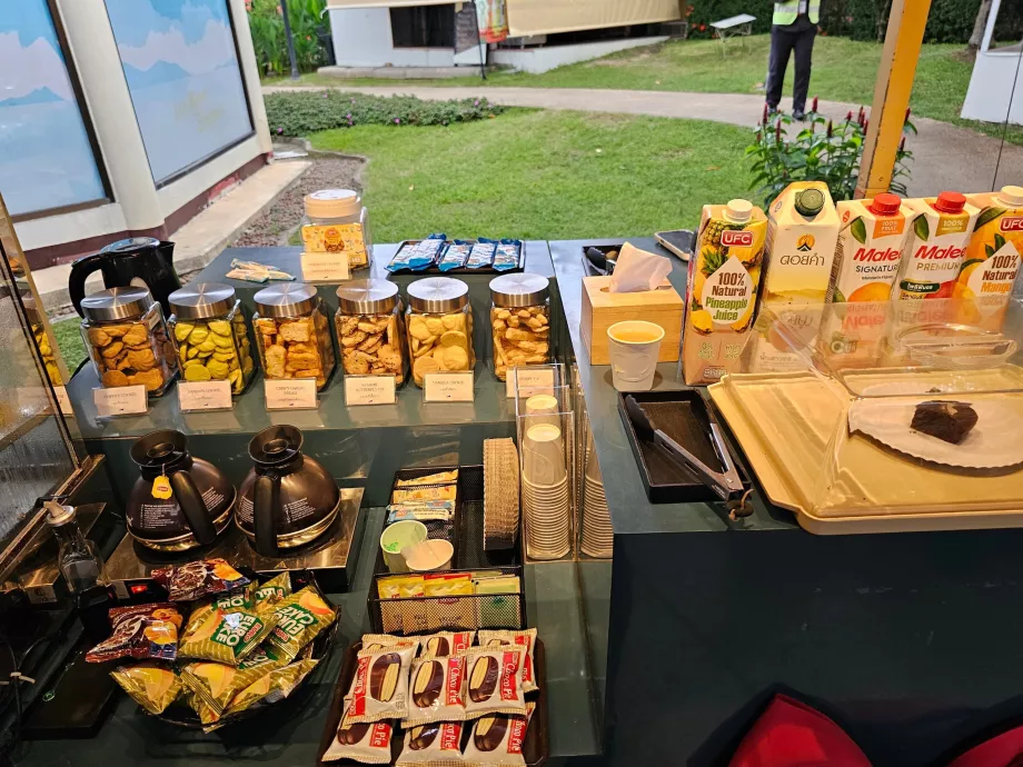 Free refreshments from Scoot airline