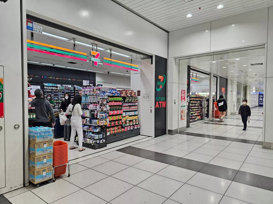 7-Eleven, public area, departures, Terminal 3