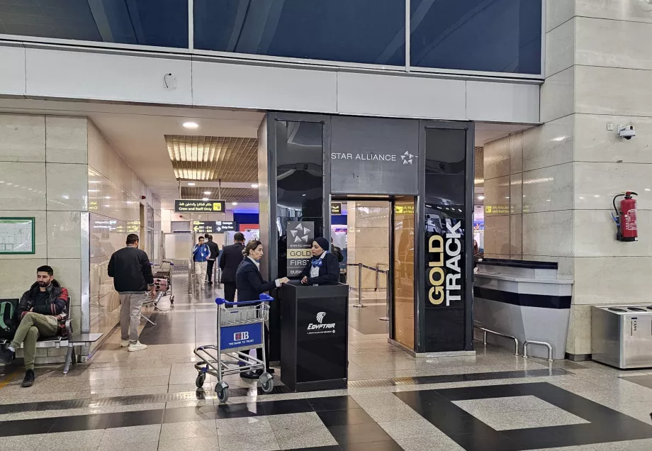 Fast track to passport control, Terminal 3