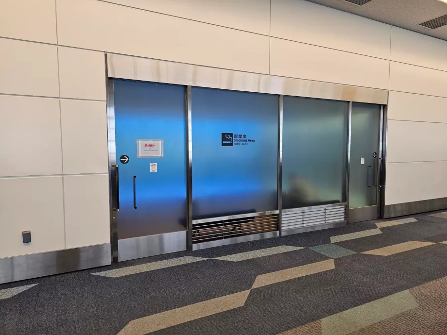 Smoking rooms in the transit zone