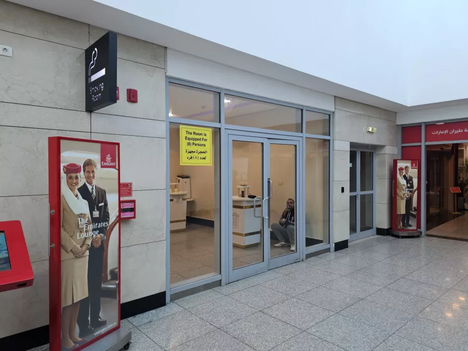 Smoking room, transit section, terminal 2