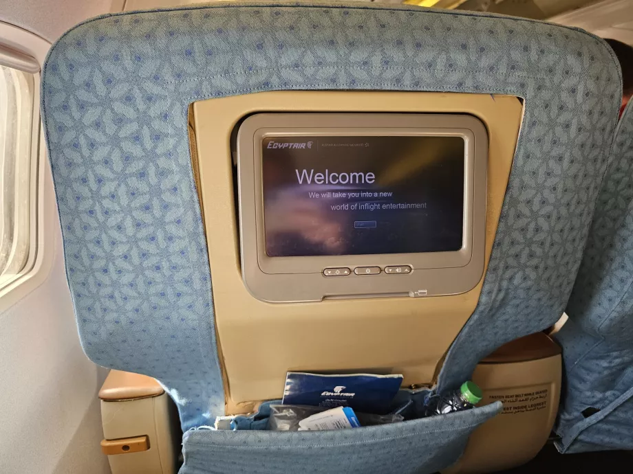 Individual screens in the seat