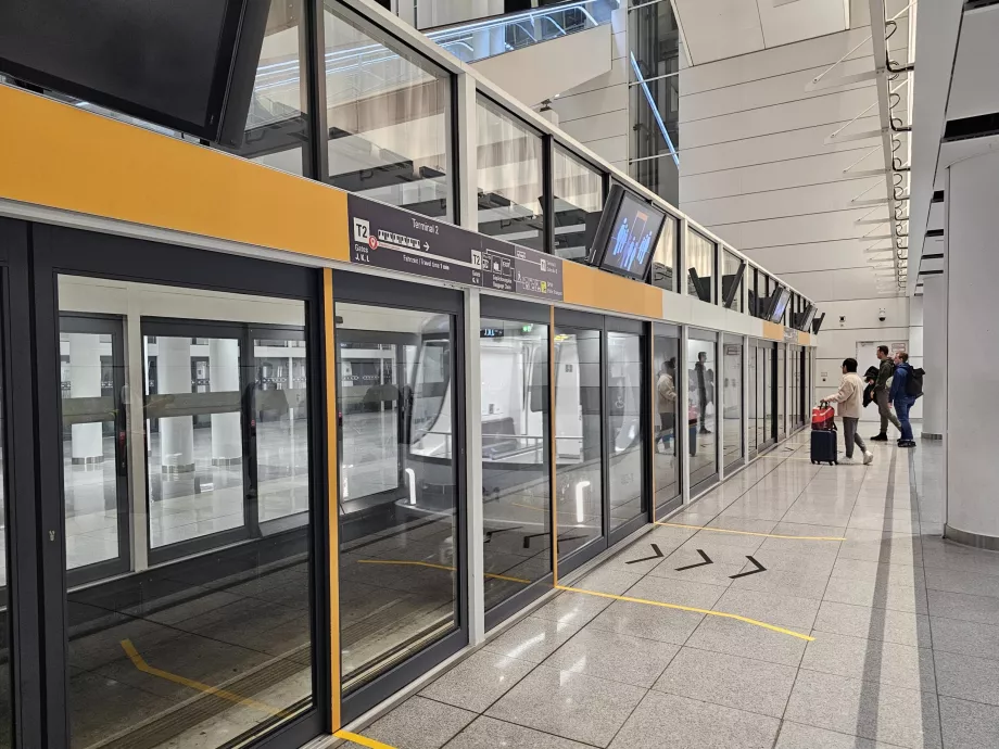 Automatic train from satellite terminal to main terminal 2