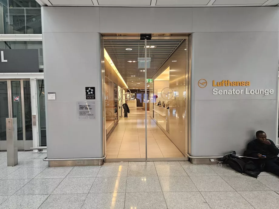 Entrance to the lounge