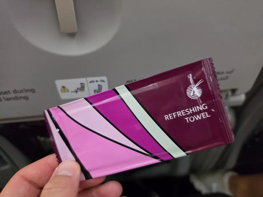 Refreshing wet wipe