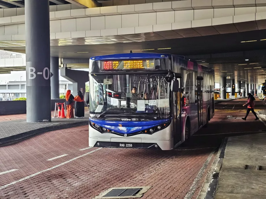 Shuttle bus between terminals