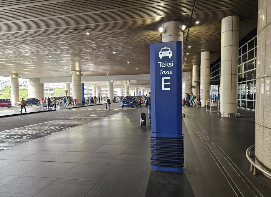 Taxi, stand in front of Terminal 1