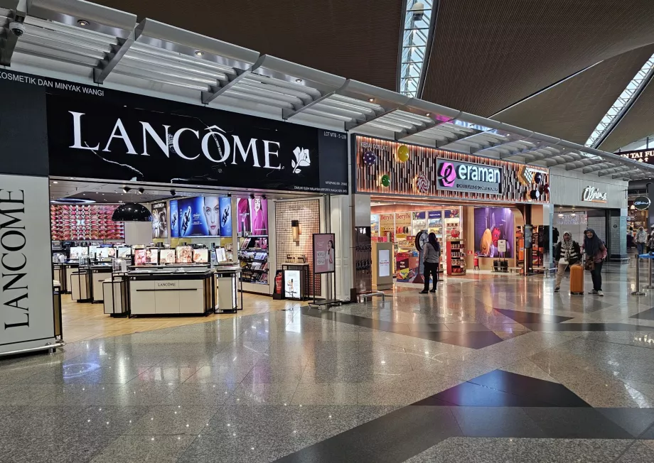 Shops in the public area of Terminal 1