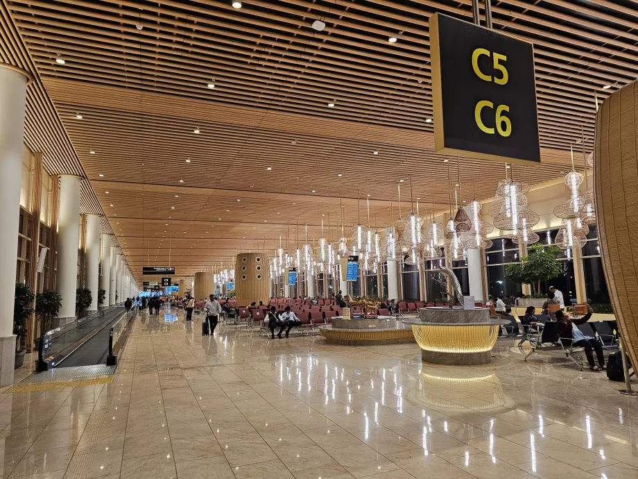 Departure gates, Terminal 2