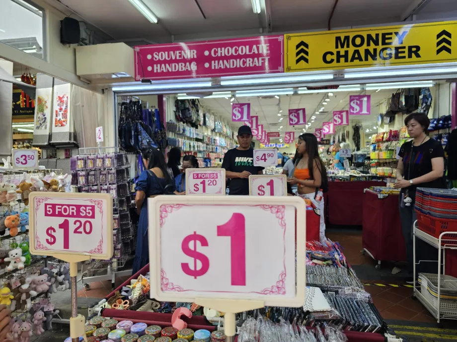 Chinatown, souvenir shops