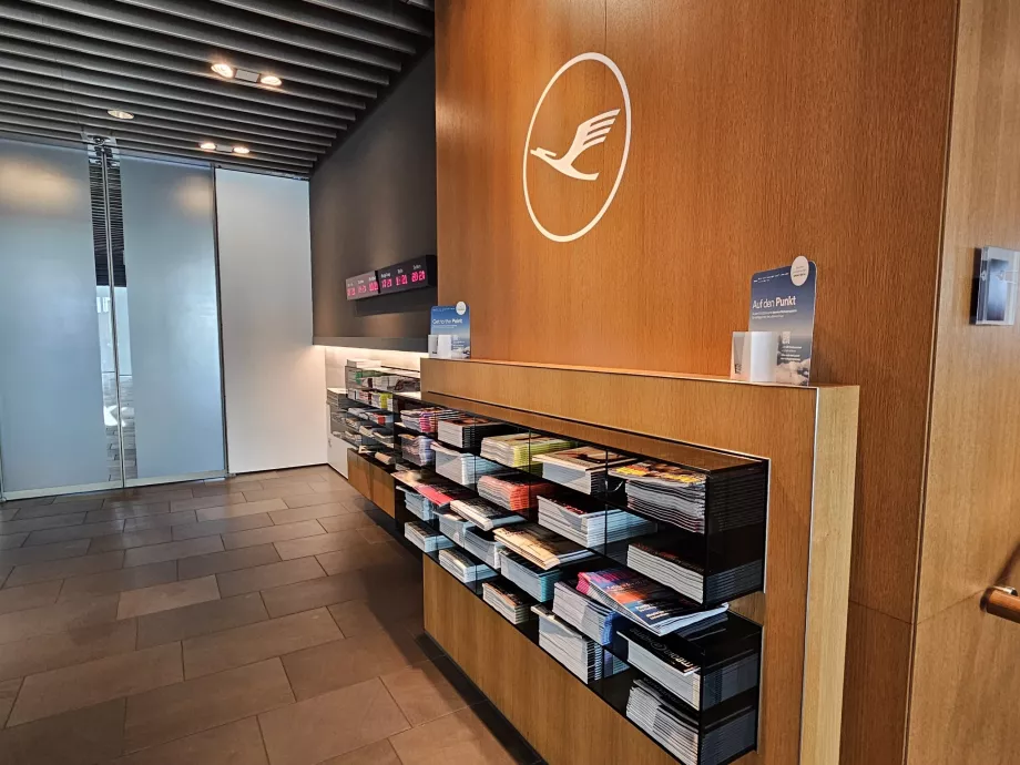 Lufthansa logo at the lounge entrance