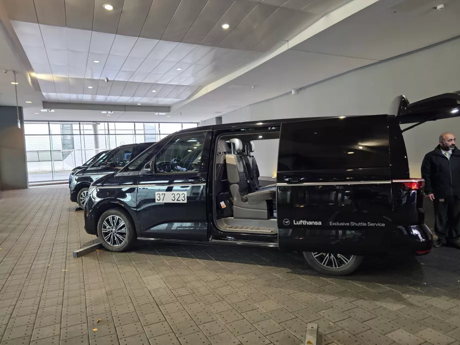 Limousine transfer to the plane