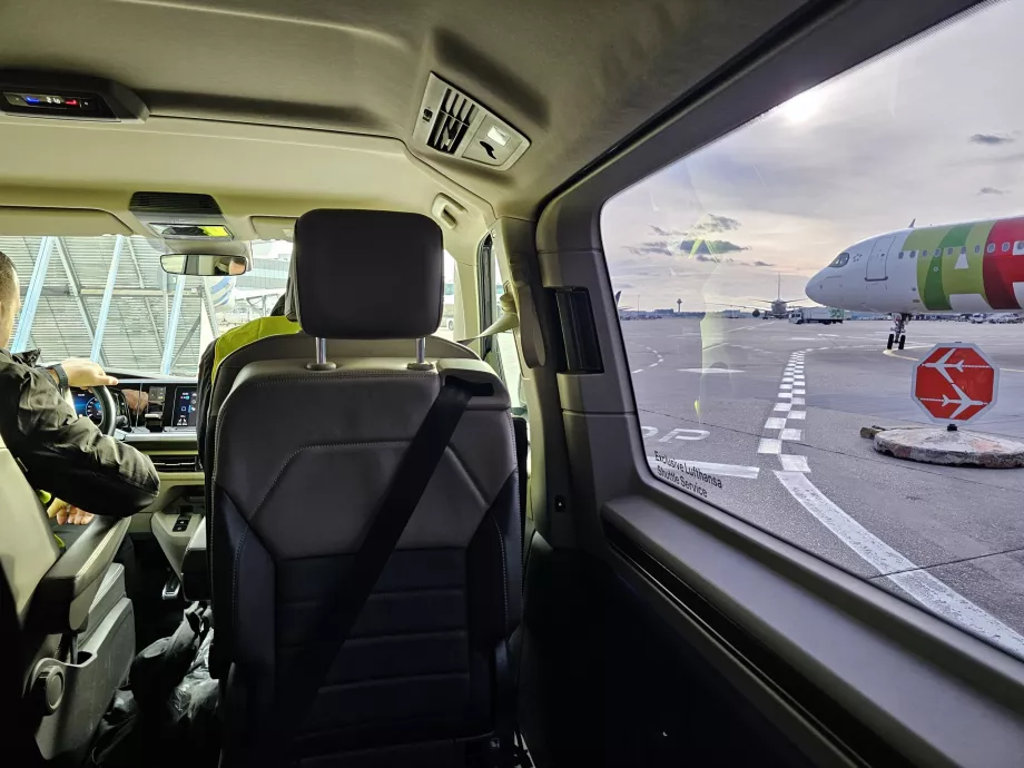 Limousine transfer to the plane