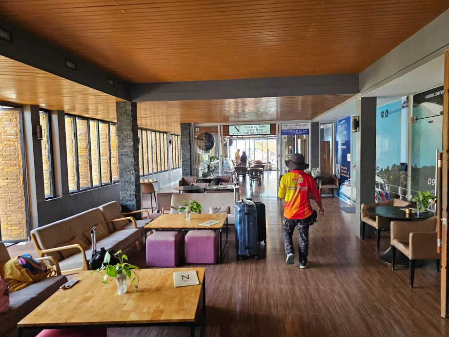 Petcherat Marina waiting room