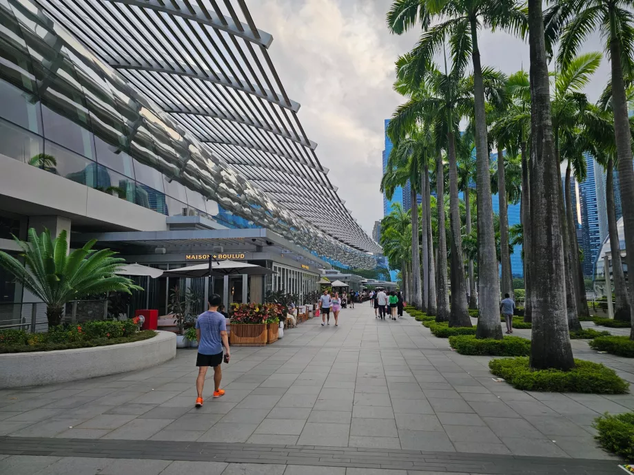 Promenade in front of MBS