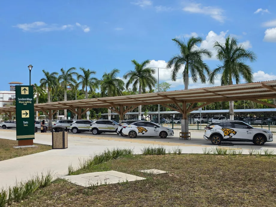 Taxi rank (exit to the left of the arrivals hall)