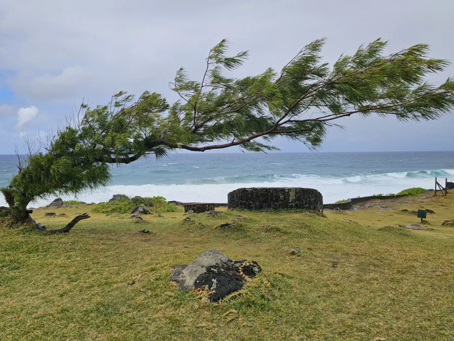 The cliffs at Gris Gris Beach