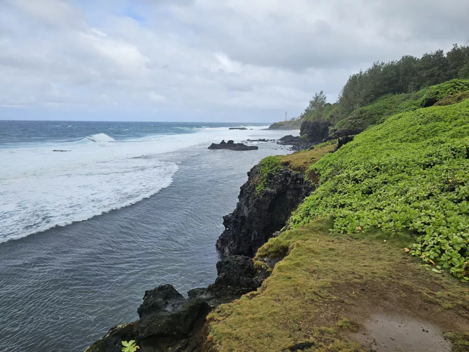 The cliffs at Gris Gris Beach