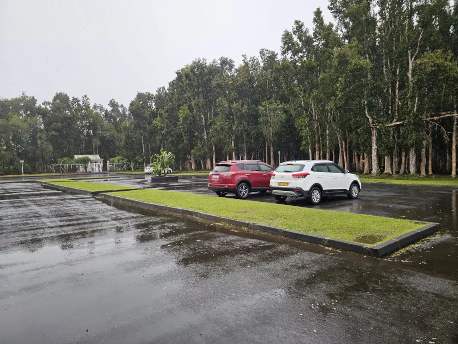 Parking at Alexandra Falls