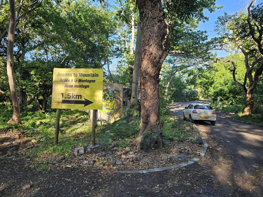 Le Morne, access road for cars