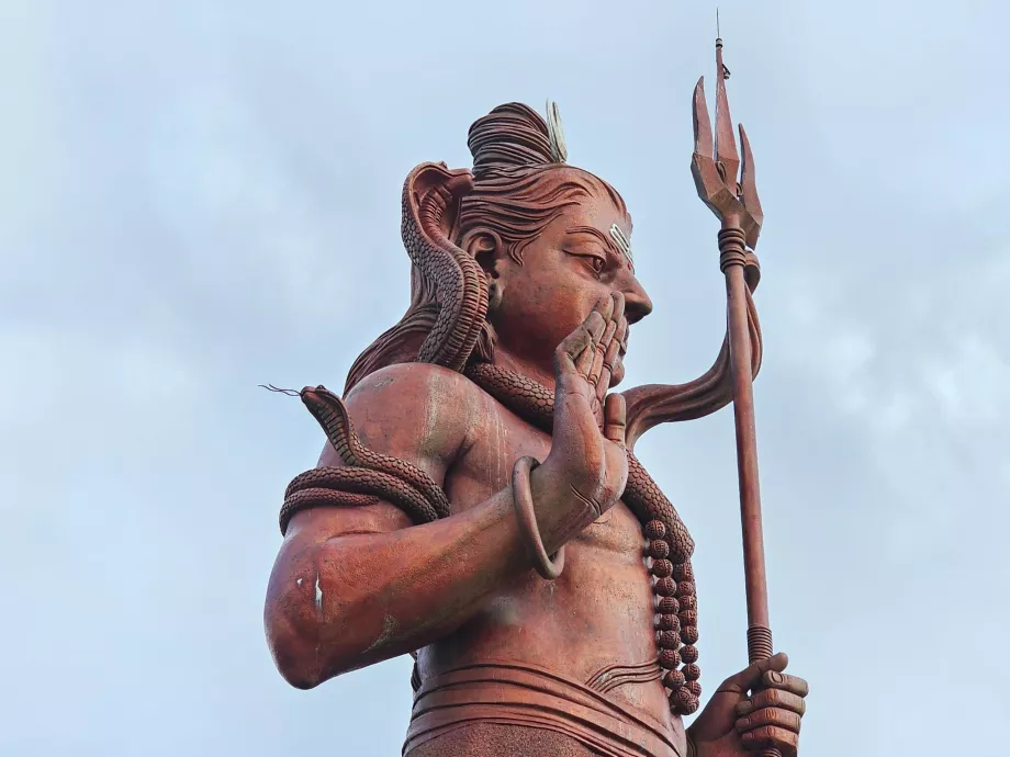 Statues of the Grand Bassin Temple