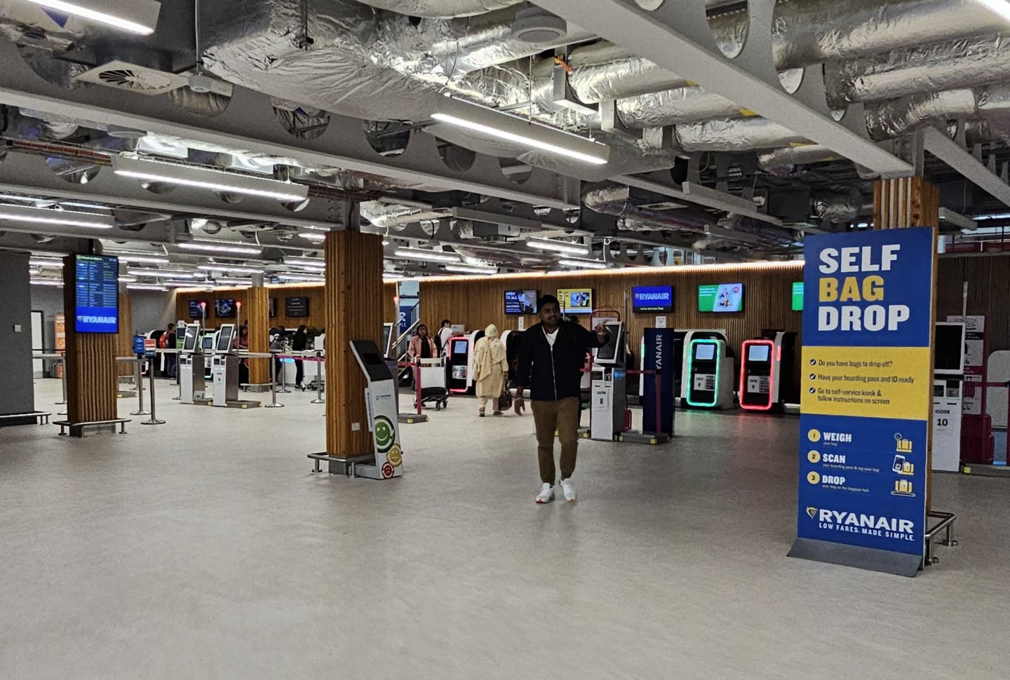 Connections and terminals at Leeds Airport (LBA)