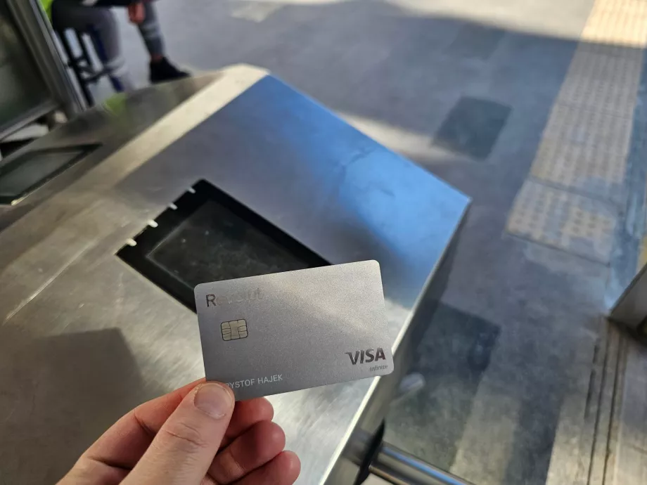 Paying with your own contactless card for trams