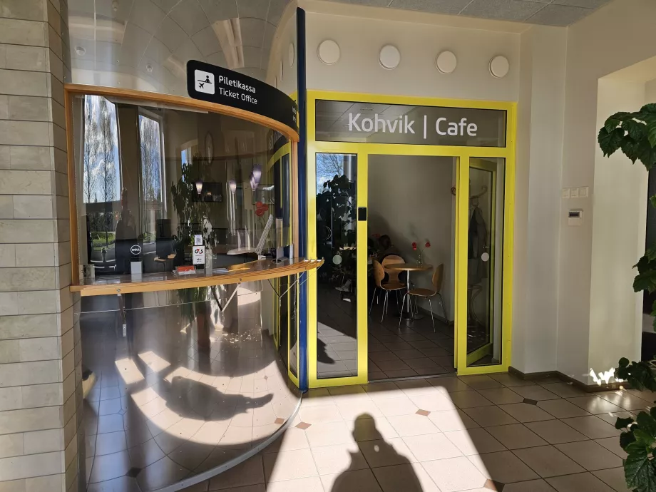 Café in the public part of the terminal