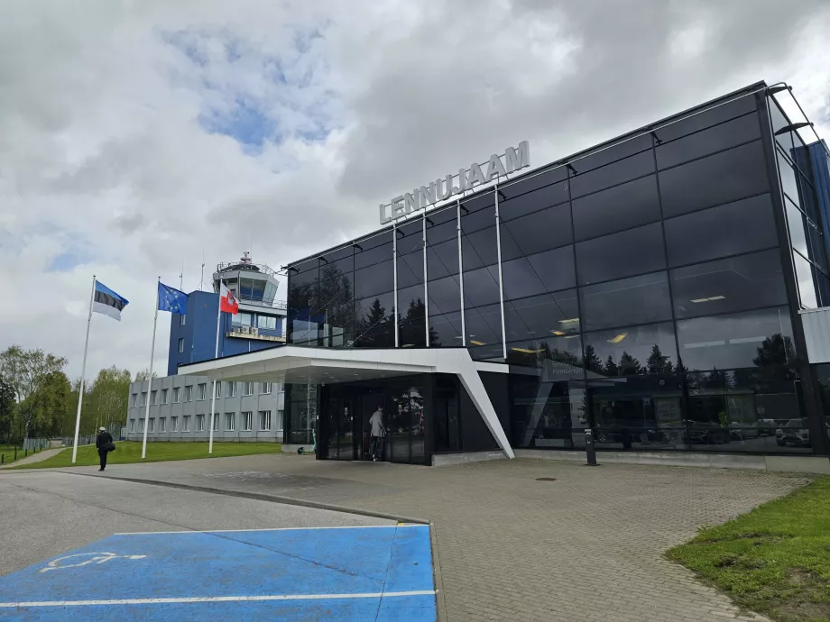 arrival by airport Tartu