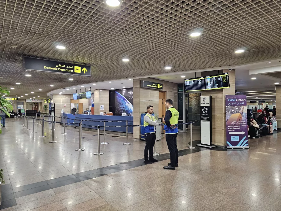 Connections to domestic and international flights