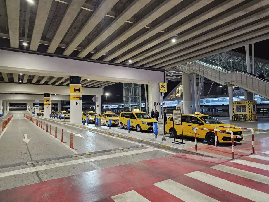 Taxi stands at Izmir Airport