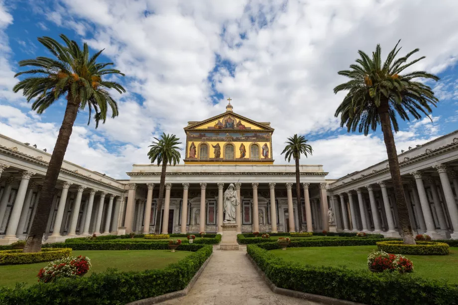 Basilica behind the Castle