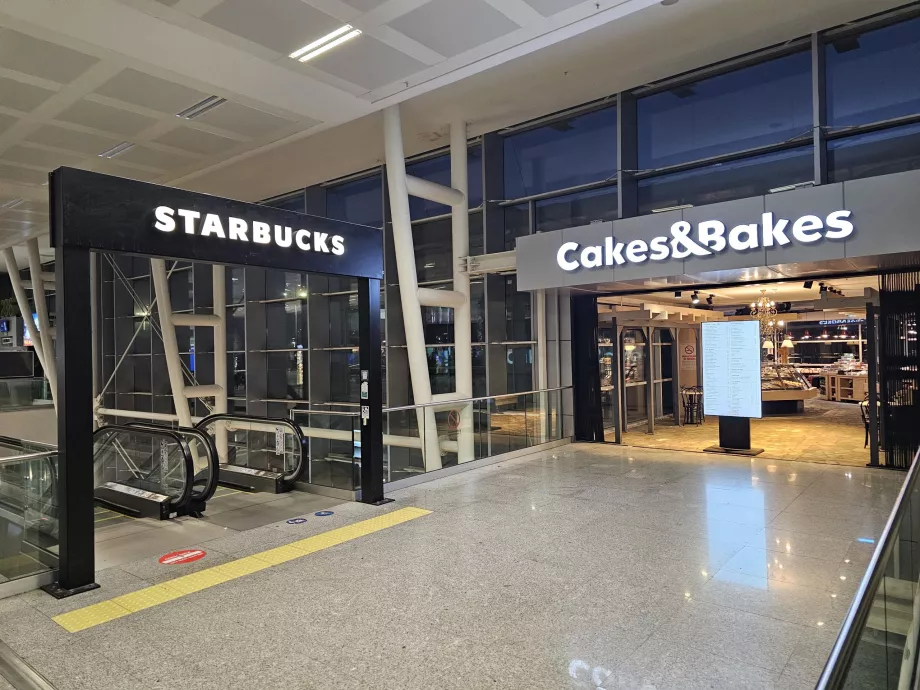Cafés in the transit section, domestic terminal