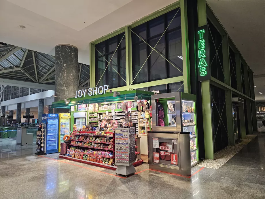 Small shops in the transit area, domestic terminal
