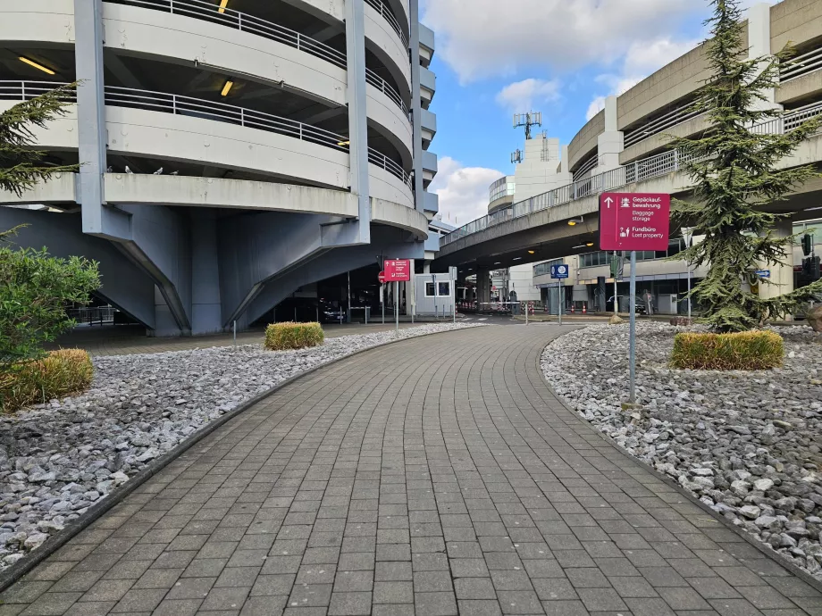 The way to the luggage room