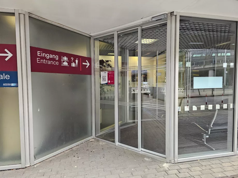 Luggage storage in the garage opposite the terminal