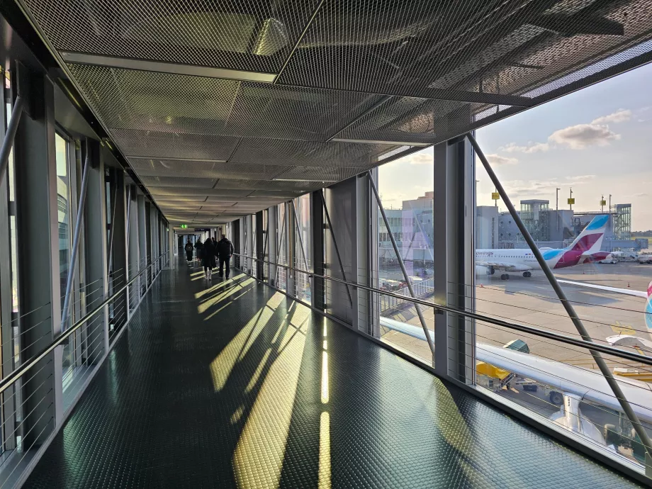 Connecting corridor between gates A and B