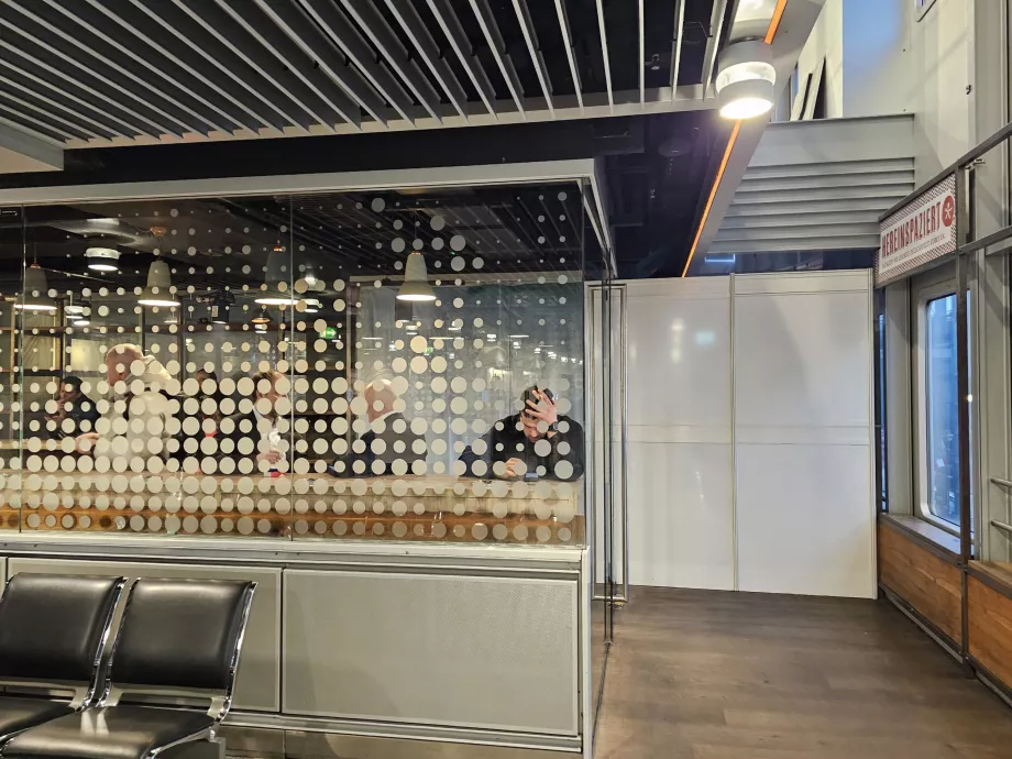 Smoking rooms in the transit zone