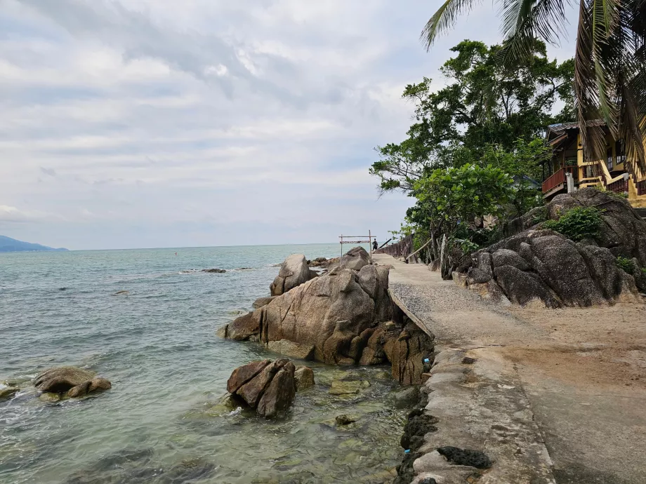 Journey to the boring beach of Thongson Bay