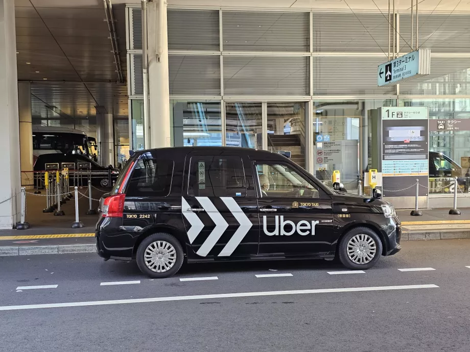 Uber outside Terminal 3