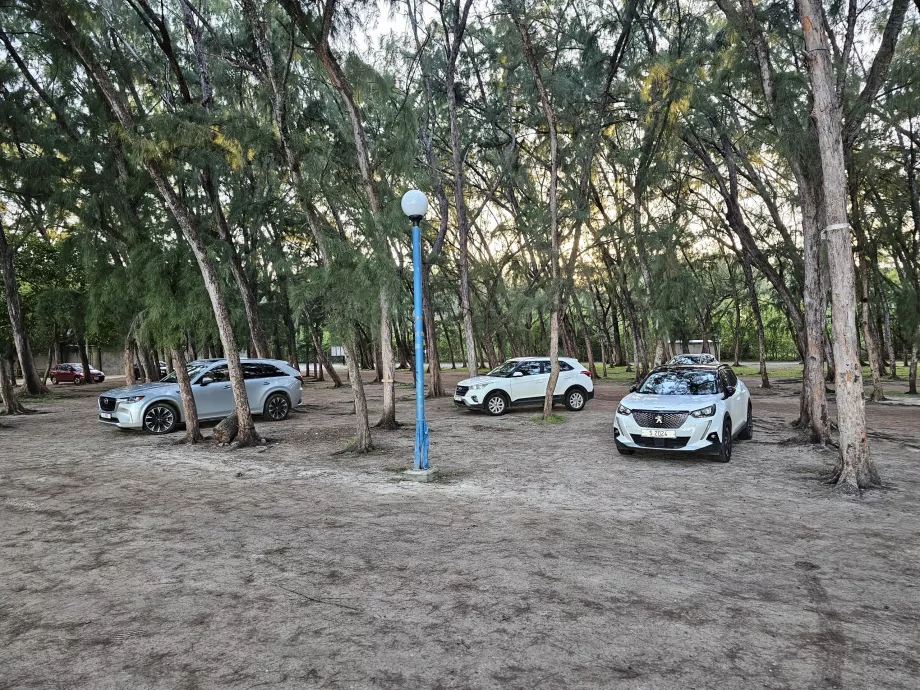 Parking at Mon Choisy beach
