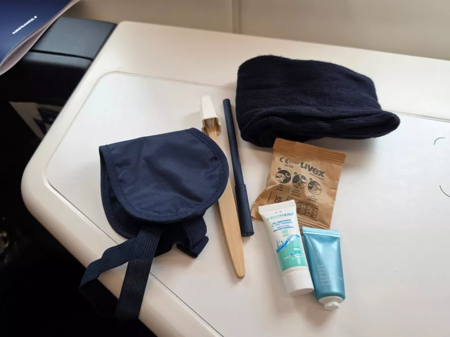 Amenity kit
