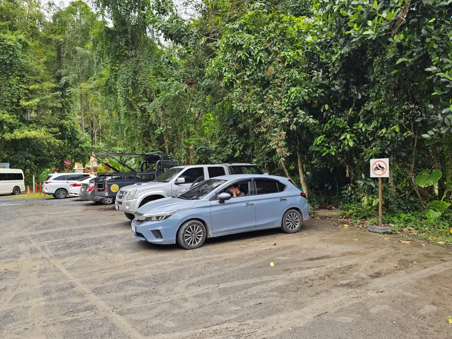 Parking lot at Na Muang Waterfall 1