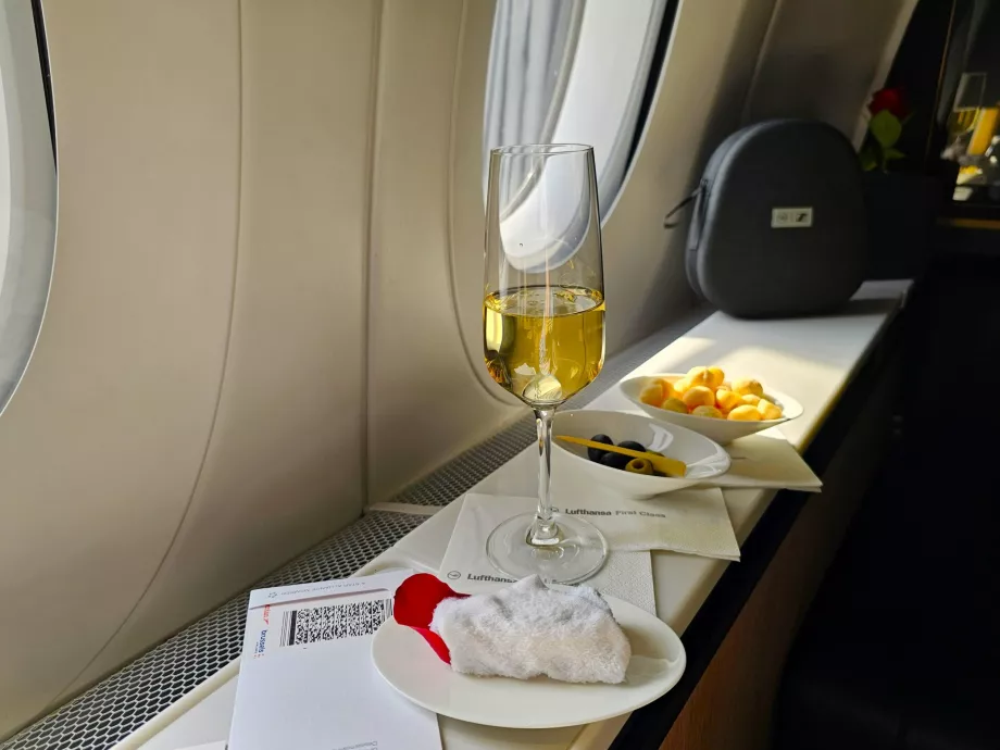 Welcome drink, macadamia nuts and olives