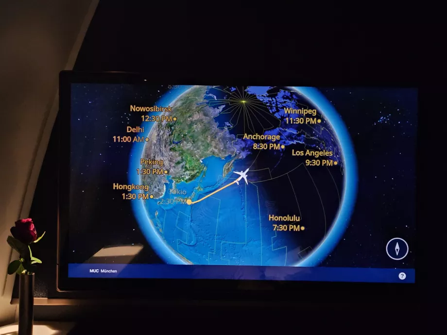 Map of the flight over the North Pole