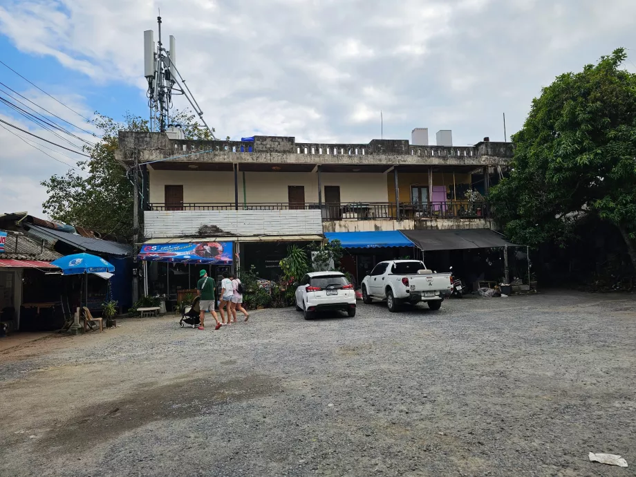 Parking at Hin Ta Hin Yai